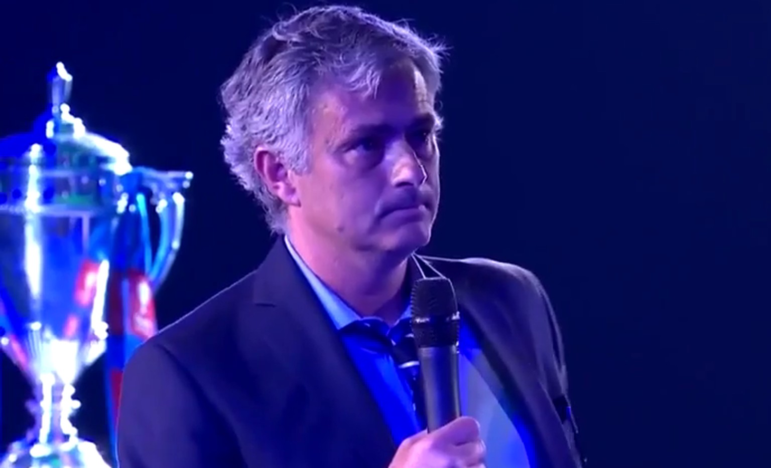 José Mourinho präsentiert sich bei der Chelsea-Meisterfeier in absoluter Hochform.