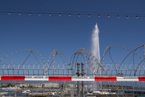 Barbed wire and fences are pictured in front of the iconic &quot;Jet d&#039;Eau de Geneve&quot; water fountain, in Geneva, Switzerland, Monday, June 14, 2021. The &quot;Villa La Grange&quot; is the ve ...