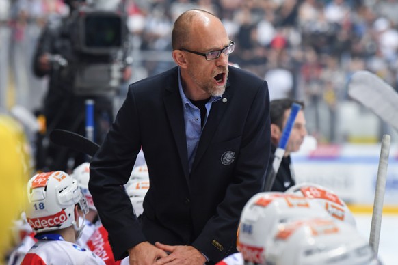 Zurich&#039;s coach Hans Kossmann during the fifth match of the playoff final of the National League of the ice hockey Swiss Championship between the HC Lugano and the ZSC Lions, at the ice stadium Re ...