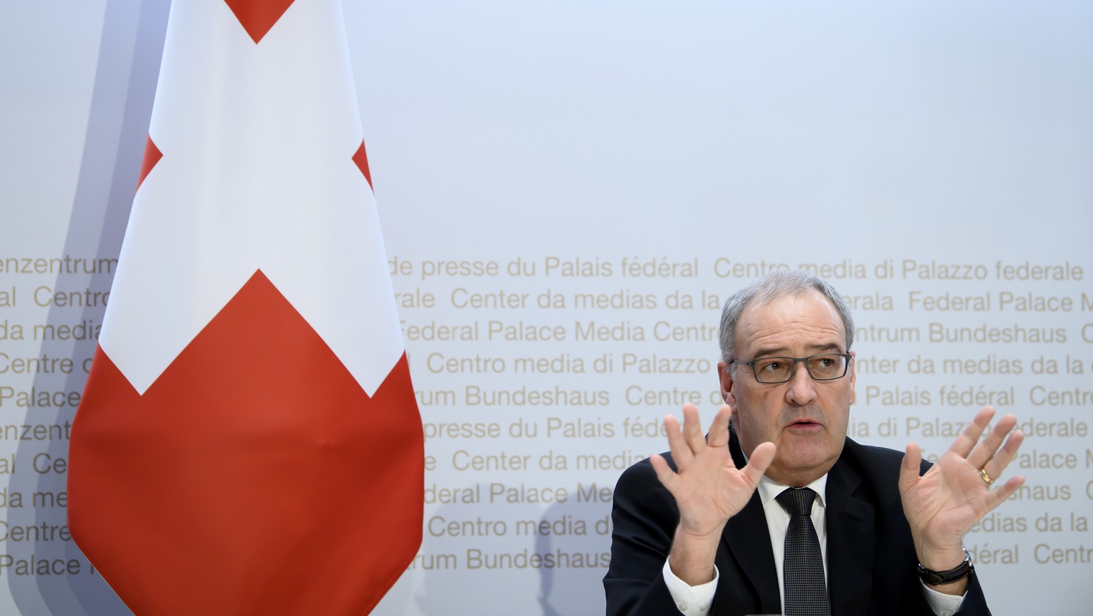 Bundesrat Guy Parmelin spricht an einer Medienkonferenz des Bundesrates am Mittwoch, 18. November 2020, im Medienzentrum Bundeshaus in Bern. Auch in der zweiten Coronavirus-Welle kommt der Zivilschutz ...