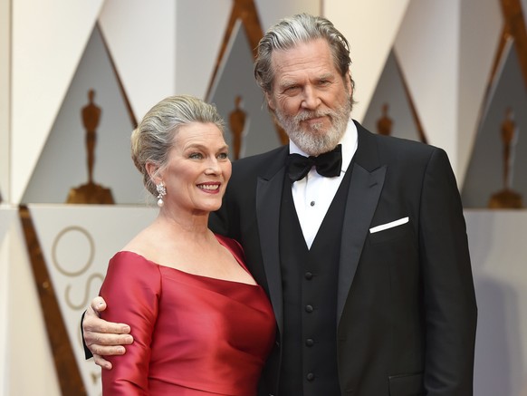 Susan Geston, left, and Jeff Bridges arrive at the Oscars on Sunday, Feb. 26, 2017, at the Dolby Theatre in Los Angeles. (Photo by Jordan Strauss/Invision/AP)