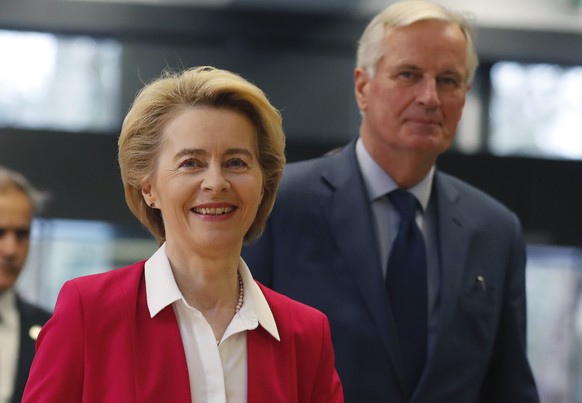 European Commission President Ursula Von der Leyen and European Commission&#039;s Head of Task Force for Relations with the United Kingdom Michel Barnier arrive at the London School of Economics in Lo ...