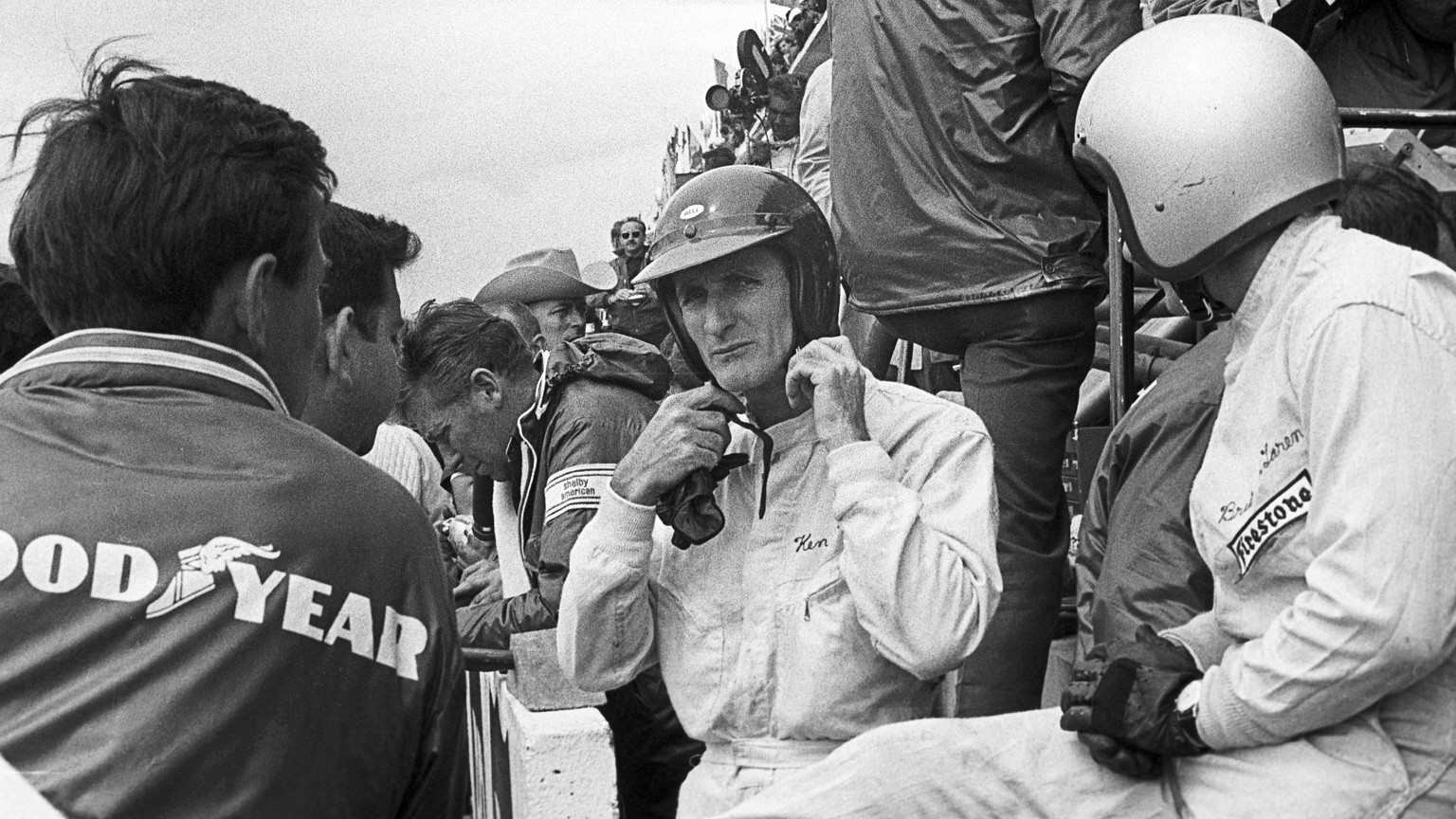 Ken Miles, Bruce McLaren, Ford Mk II, 24 Hours of Le Mans, Le Mans, 19 June 1966. The controversial finish of the 1966 Le Mans 24 Hours, with the two Ford Mk II of Ken Miles/Denny Hulme and Bruce McLa ...