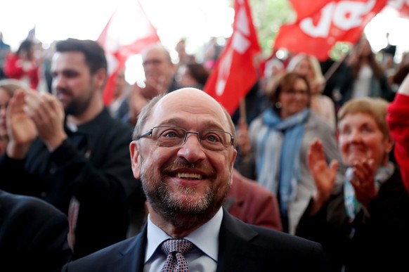 epa05957711 The leader of the German Social Democratic Party (SPD) and candidate for chancellor Martin Schulz attends an information event in his home town in Wuerselen, Germany, 11 May 2017. Regional ...