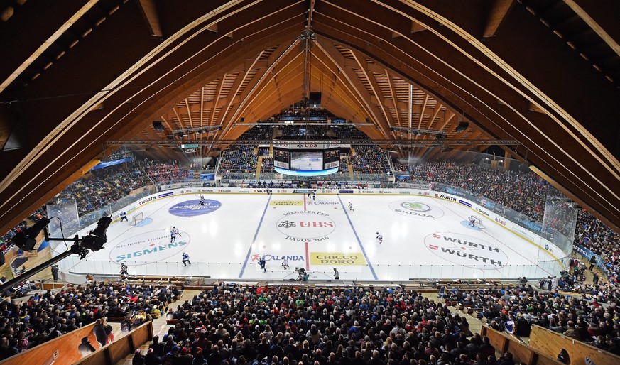 epa05691837 View of the game between HK Dinamo Minsk and Team Canada at the 90th Spengler Cup ice hockey tournament in Davos, Switzerland, 30 December 2016. EPA/MELANIE DUCHENE