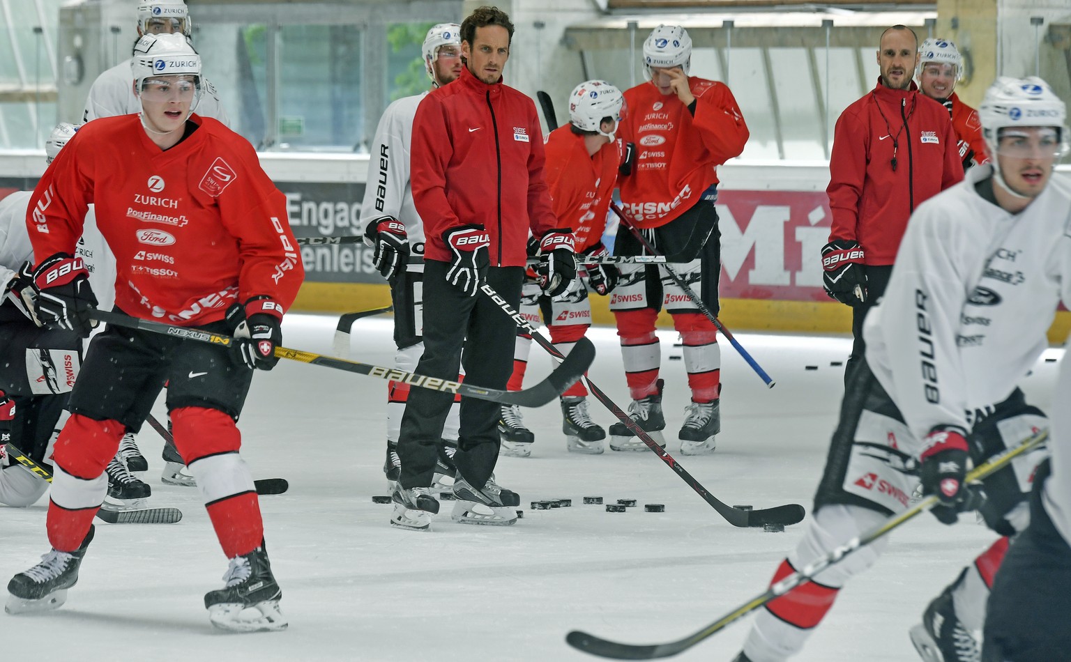 Headcoach Patrick Fischer beim Training mit der Schweizer Eishockeynationalmannschaft in Zuerich am Montag, 30. April 2018. (KEYSTONE/Walter Bieri)