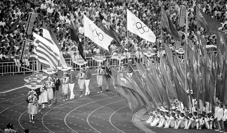FILE - In this Aug. 3, 1980 file photo flag and sign bearers march around Moscow&#039;s Lenin Stadium during closing ceremonies of the XXII Summer Olympic Games, August 3, 1980. Sixty-two nations foll ...