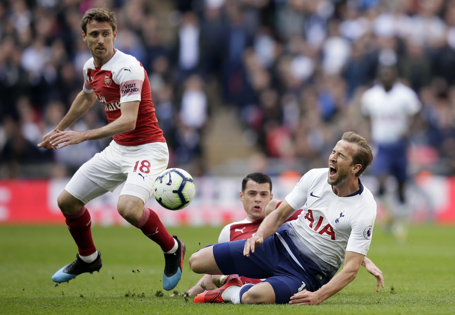 Tottenham&#039;s Harry Kane, front right, duels for the ball with Arsenal&#039;s Granit Xhaka during the English Premier League soccer match between Tottenham Hotspur and Arsenal at Wembley stadium in ...