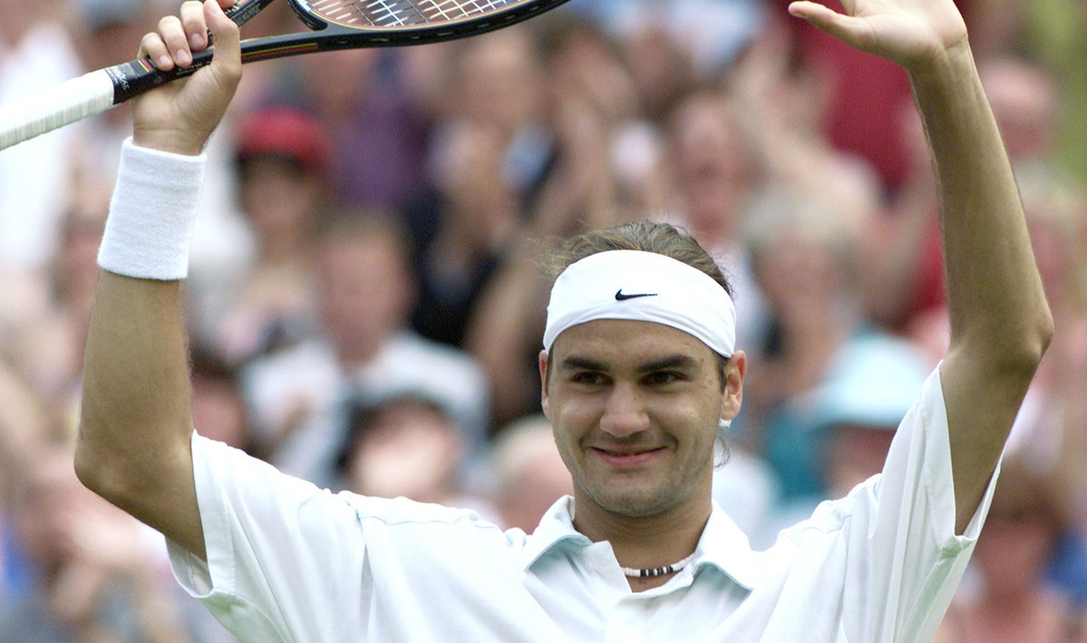 Roger Federer of Switzerland salutes the crowd, after defeating defending champion Pete Sampras in their men&#039;s singles, fourth round match on the Centre Court at Wimbledon, Monday July 2, 2001. F ...
