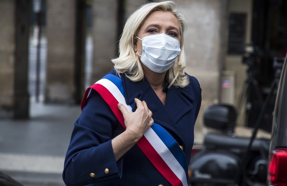 epa08395031 French far-right political party Rassemblement National (RN) leader Marine Le Pen wears a face mask as she arrives to lay a wreath of flowers at the statue of Joan of Arc in Paris, France, ...