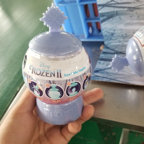 Der «Frozen Snow Globe» aus den chinesischen Fabriken...