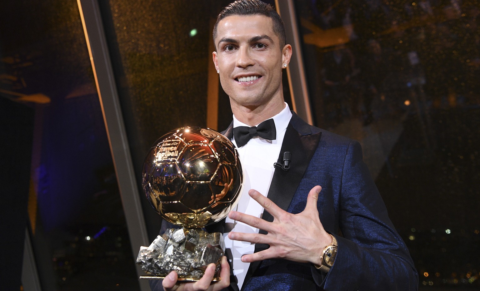 This image provided by L&#039;Equipe Friday Dec.8, 2017 shows Portuguese soccer player Christiano Ronaldo holding the Ballon d&#039; Or (Golden Ball) he received Thursday Dec.7, 2017 in Paris. A decad ...