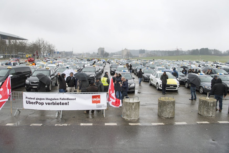 epa05187659 Hundreds of taxi drivers gather to protest against Uber services, in Bern, Switzerland, 29 February 2016. Uber is an American multinational online taxi dispatch company based in San Franci ...