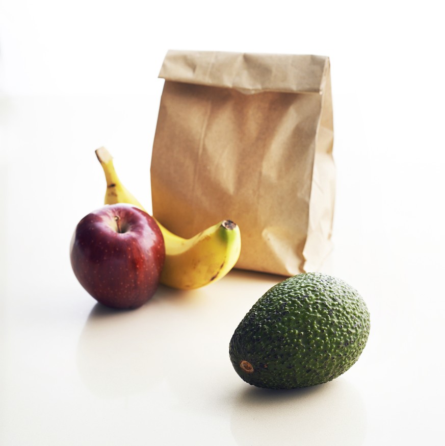 apfel banane avocado papiertüte papiersack tüte sack gemüse frucht vegi essen food