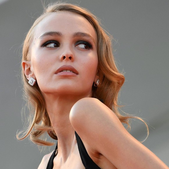 JAHRESRUECKBLICK 2016 - PEOPLE - epa05530567 French-US actress Lily-Rose Depp arrives for the premiere of &#039;Planetarium&#039; at the 73rd annual Venice International Film Festival, in Venice, Ital ...