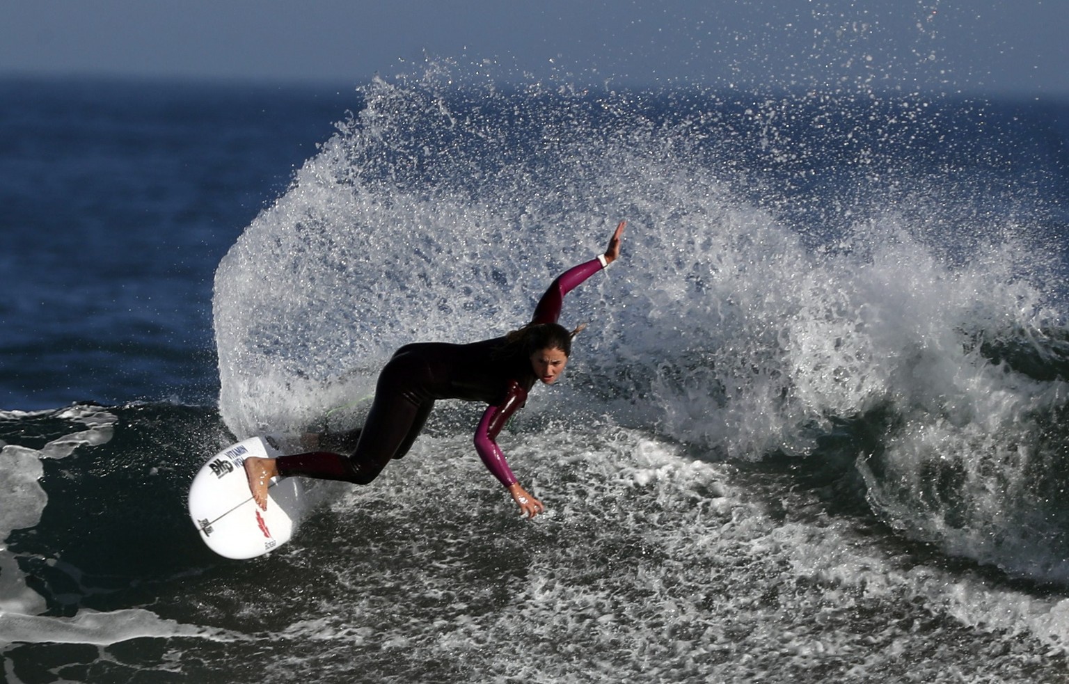 epa08397241 Spanish surfer Letizia Canales, ranked among the world&#039;s top-10 surfers, trains for the first time since the coronavirus lockdown was declared in Sopelana, Basque Country, northern Sp ...
