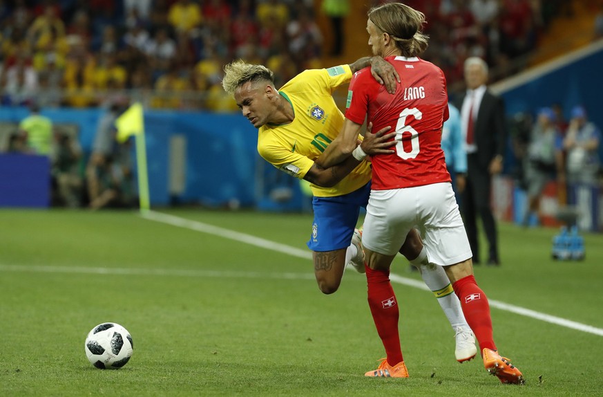 epa06817062 Neymar (L) of Brazil and Michael Lang of Switzerland in action during the FIFA World Cup 2018 group E preliminary round soccer match between Brazil and Switzerland in Rostov-On-Don, Russia ...