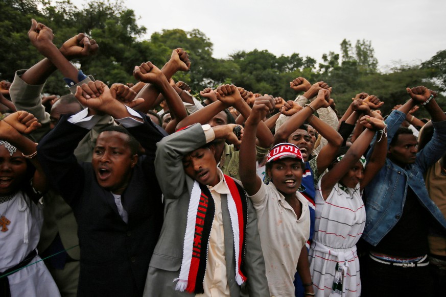 Demonstrators chant slogans while flashing the Oromo protest gesture during Irreecha, the thanksgiving festival of the Oromo people, in Bishoftu town, Oromia region, Ethiopia, October 2, 2016. REUTERS ...