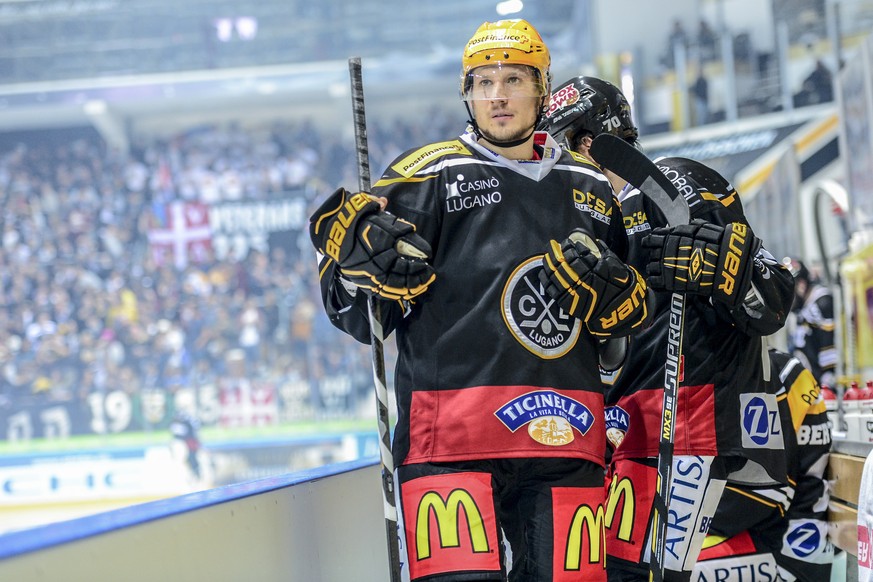 Vom Künstler zum Hockeysoldaten degradiert.