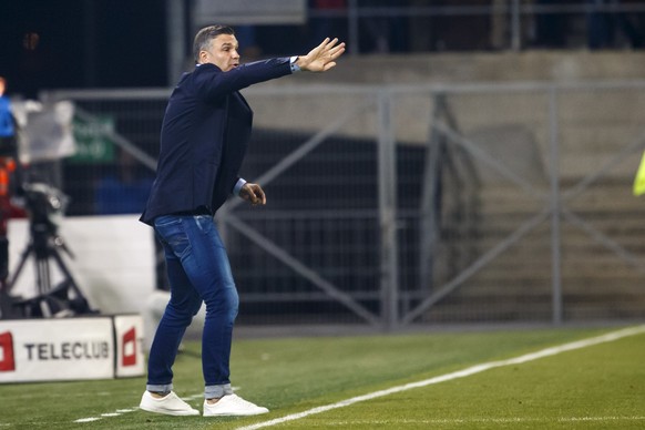 Tomislav Stipic, coach of Grasshopper Club, gestures, during the Super League soccer match of Swiss Championship between FC Sion and Grasshoppers Club, at the Stade de Tourbillon stadium, in Sion, Swi ...