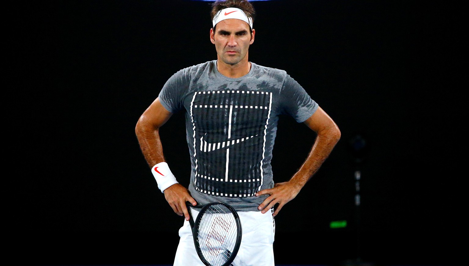 Switzerland&#039;s Roger Federer reacts during a training session ahead of the Australian Open tennis tournament in Melbourne, Australia, January 13, 2017. REUTERS/David Gray