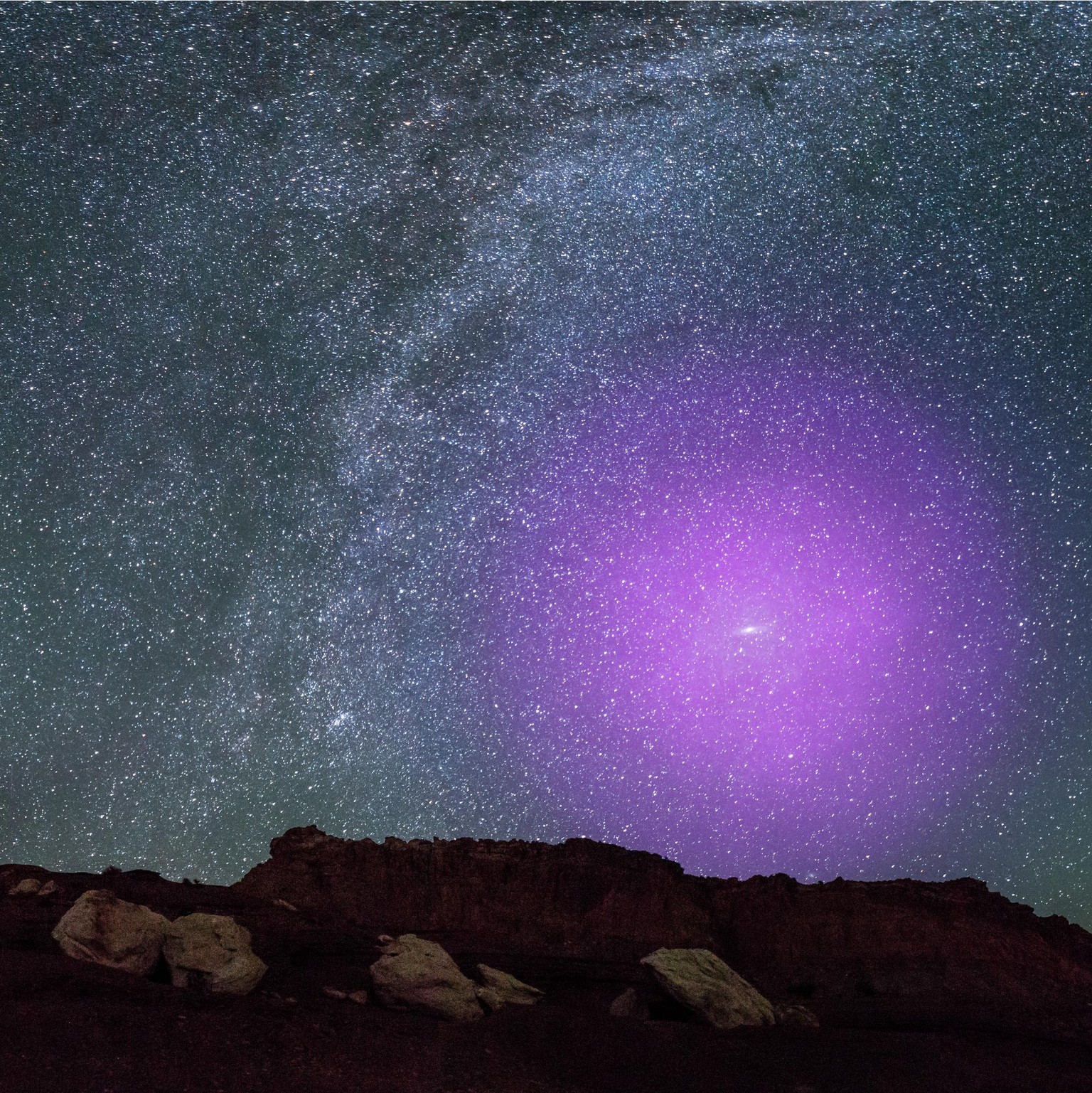 Der Halo der Andromeda-Galaxie sichtbar gemacht am irdischen Nachthimmel.
https://www.nasa.gov/mission_pages/hubble/science/milky-way-collide.html