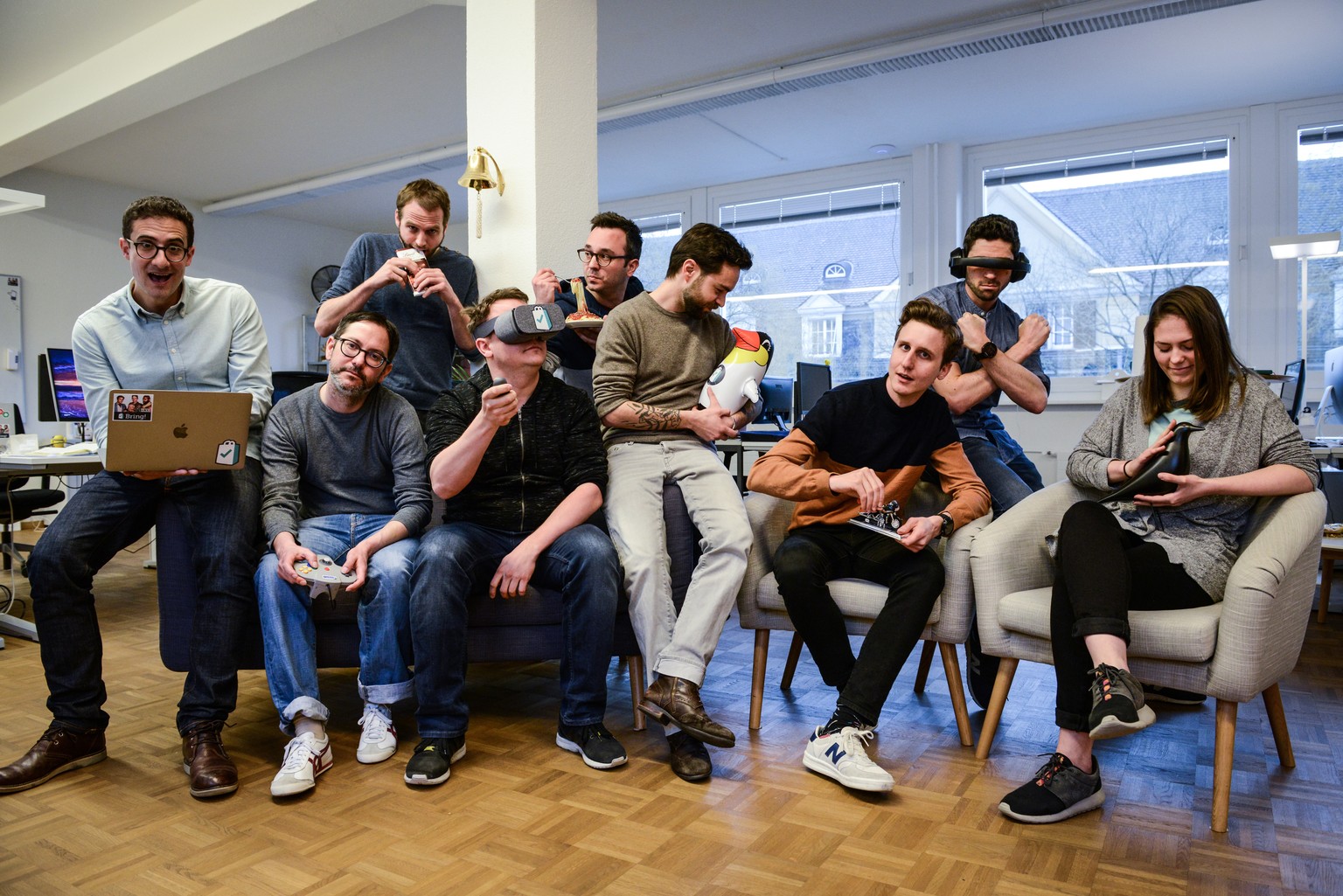 Das Bring!-Team arbeitet in Zürich emsig an neuen Features: Marco, Beat, Jürg, Ben, Sandro, Marc, Nicolas, Dominic und Lucia (von links).