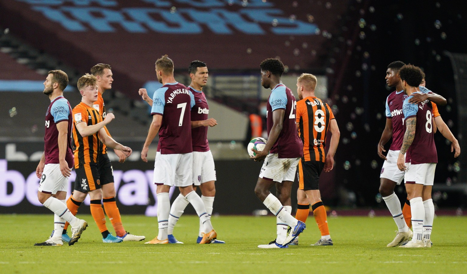 epa08689288 Andriy Yarmolenko of West Ham greets Hull&#039;s players at the end of the English Carabao Cup third round match between West Ham United and Hull City in London, Britain, 22 September 2020 ...
