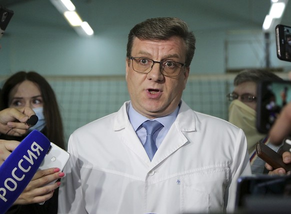 ARCHIV - Alexander Murachowski, Chefarzt des Ambulanzkrankenhauses Nr. 1, spricht bei einer Pressekonferenz