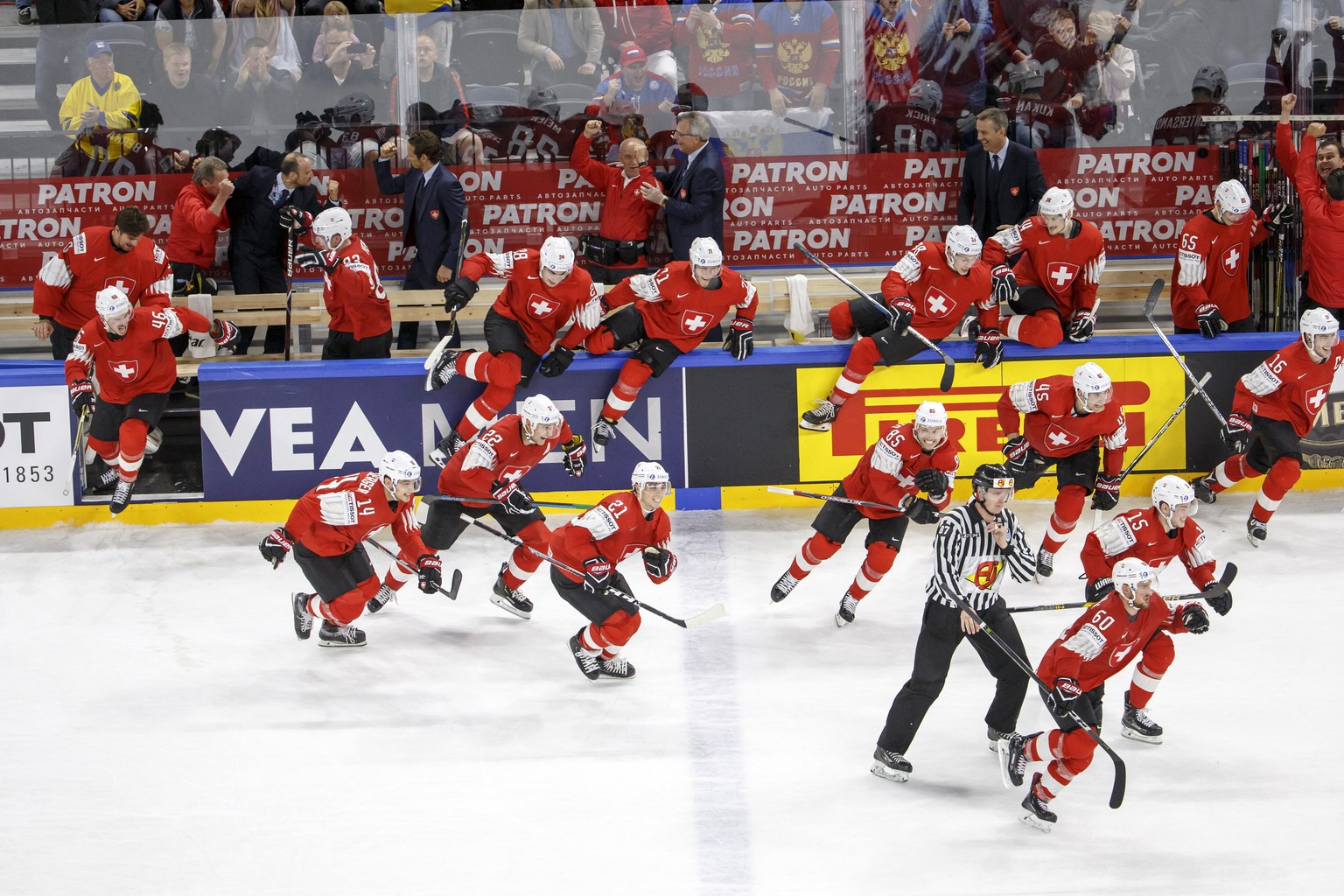 epa06751090 Switzerland&#039;s players celebrate their victory after beating Canada, during the IIHF 2018 World Championship semi final game between Canada and Switzerland, at the Royal Arena, in Cope ...