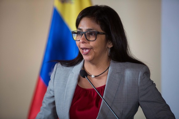 epa05456834 Minister of Foreign Affairs of Venezuela Delcy Rodríguez speaks during a press meeting at the headquarters of the Foreign Ministry, in Caracas, Venezuela, 05 August 2016. Rodriguez said sh ...