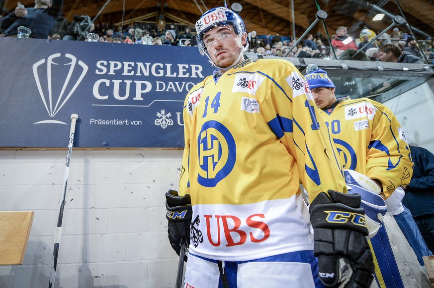 Davos`Broc Little before the game starts between Team Canada and HC Davos at the 91th Spengler Cup ice hockey tournament in Davos, Switzerland, Thursday, December 28, 2017. (KEYSTONE/Melanie Duchene)