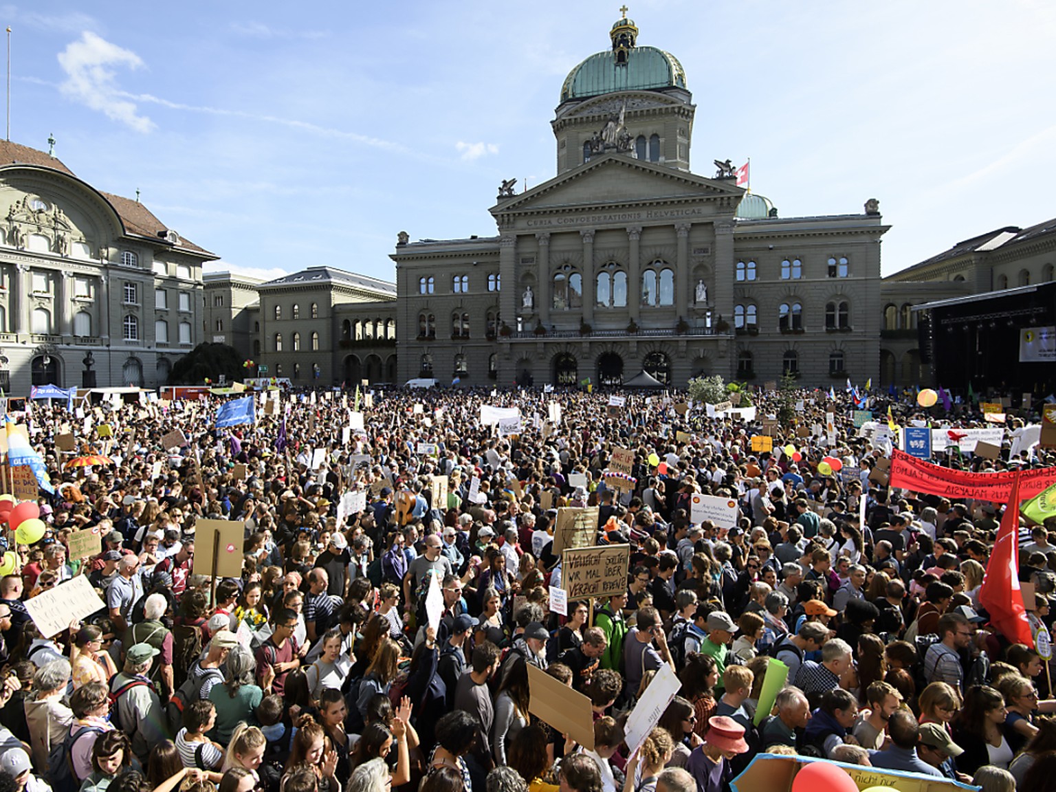 Zehntausende an der Klimaschutz-Demo von Ende September - eine von vielen Kundgebungen in Bern.