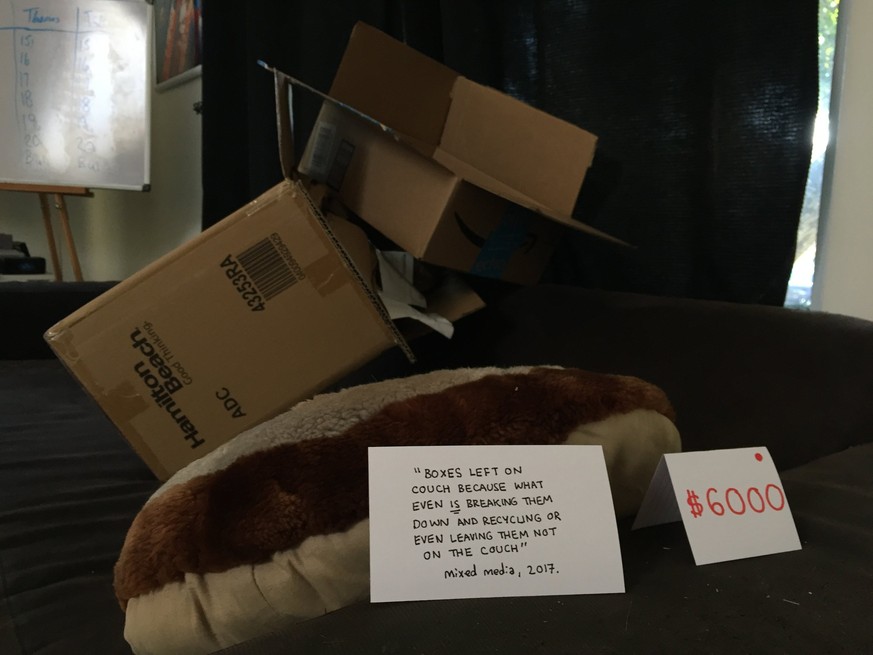 «Kartonboxen, zurückgelassen auf dem Sofa ... was ist überhaupt Recyclen oder sie einfach nicht auf der Couch zu lassen.» – $6000