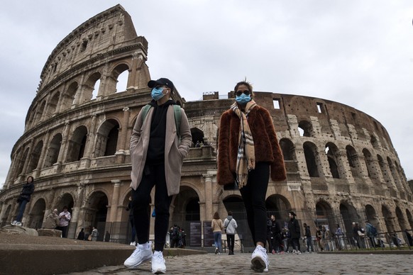 epa08181952 Tourists wear protective masks in front of the Coliseum in Rome, Italy, 31 January 2020. According to the Italian health authorities, first two cases of the coronavirus infection has been  ...