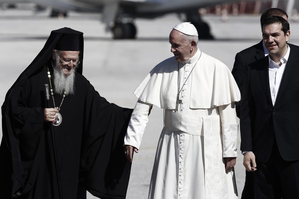Papst Franziskus mit Alexis Tsipras (r) und Patriarchen Bartholomaios I. (l).