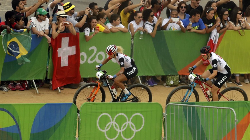 Jolanda Neff, left, and Linda Indergand, both of Switzerland, compete at the start of the women&#039;s cross-country mountain bike race at the 2016 Summer Olympics in Rio de Janeiro, Brazil, Saturday, ...