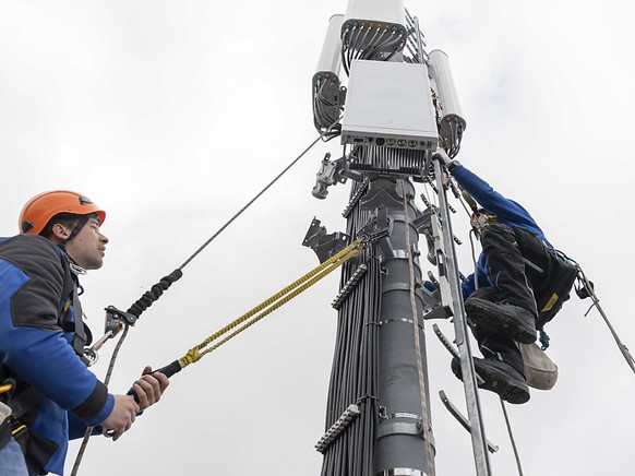 Installation einer 5-G-Antenne in Genf. Eine Arbeitsgruppe macht Vorschläge, wie es mit dem Mobilfunk weitergehen soll.