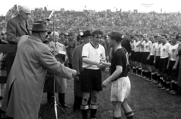 Hungarian team captain Fernenc Puskas (R) congratulates German team captain Fritz Walter (C) after the World Cup 1954 finals in Bern, Switzerland, 04 July 1954. Soccer legend Puskas died on Friday, 17 ...