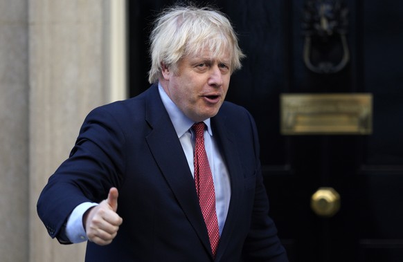 epa08450678 British Prime Minister Boris Johnson takes part during the &#039;Clap for our Carers&#039; campaign in support of Britain&#039;s National Health Service (NHS) in 10 Downing Street, Central ...