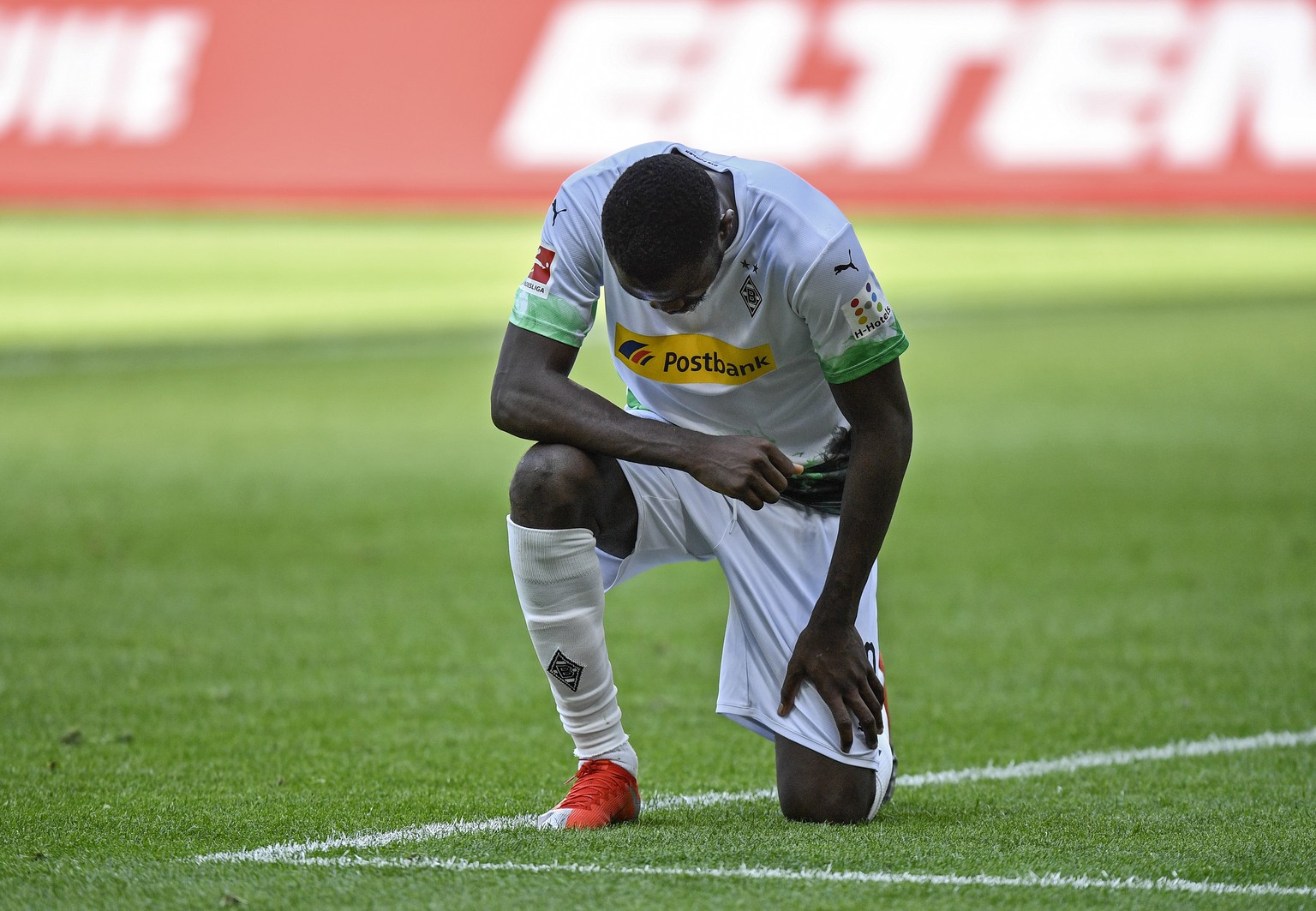 Moenchengladbach&#039;s Marcus Thuram taking the knee after scoring his side&#039;s second goal during the German Bundesliga soccer match between Borussia Moenchengladbach and Union Berlin in Moenchen ...