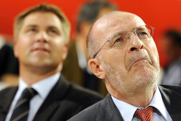 Fulvio Pelli (rechts) verfolgt am Wahlabend 2011 das schlechte Abschneiden seiner Partei.