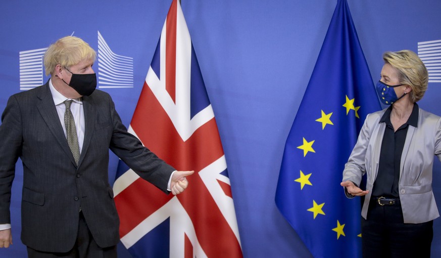 epa08881082 (FILE) Britain&#039;s Prime Minister Boris Johnson (L) gestures towards European Commission President Ursula von der Leyen (R) welcoming him prior to post-Brexit trade deal talks, in Bruss ...