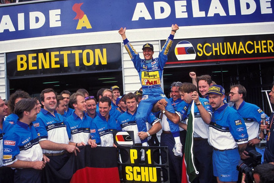 1994 wird Schumacher erstmals Formel-1-Weltmeister.