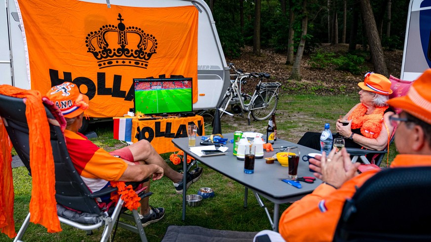 epa09281236 Fans of the Netherlands watch the UEFA EURO 2020 preliminary round group C soccer match between the Netherlands and Austria at a campsite in Mierlo, Netherlands, 17 June 2021. EPA/ROB ENGE ...