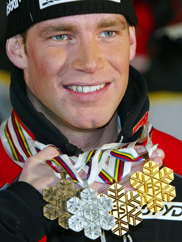 epa04923715 (FILE) A file picture dated 12 February 2005 of Austria&#039;s Benjamin Raich posing with his medals during the official medal ceremony of the men&#039;s Slalom race at the Alpine Skiing W ...