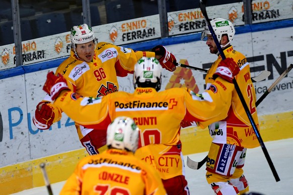 Biel&#039;s player Damien Brunner, left, celebrates the 3-4 goal with team mates, during the preliminary round game of National League A (NLA) Swiss Championship 2020/21 between HC Ambri Piotta agains ...