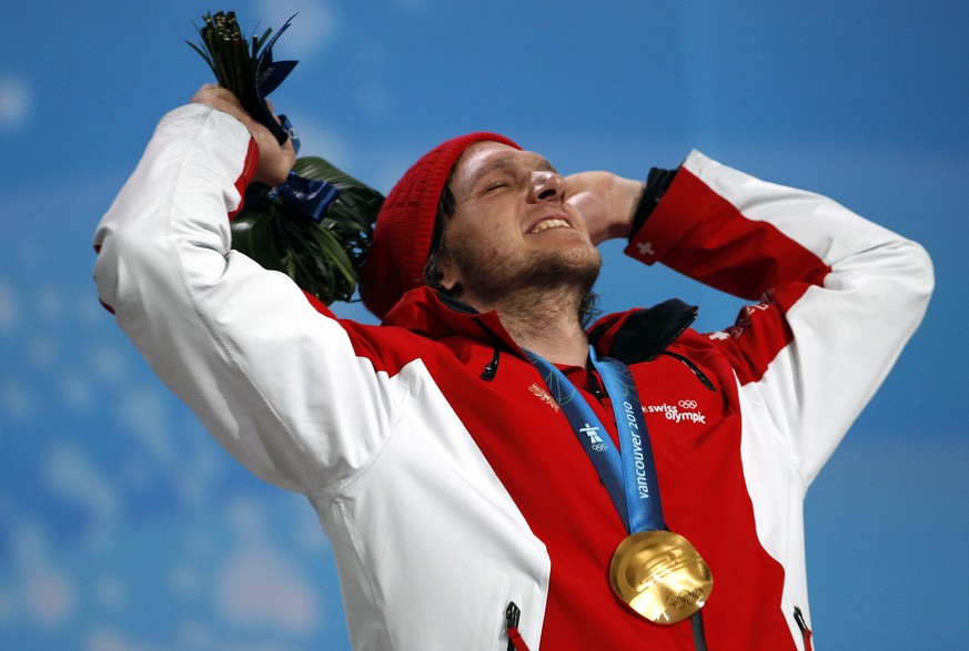epa02046947 Freestyle skiing&#039;s Ski Cross Men&#039;s gold medal winner, Michael Schmidt of Switzerland, celebrates during the medal ceremony at the BC center for the Vancouver 2010 Olympic Games,  ...