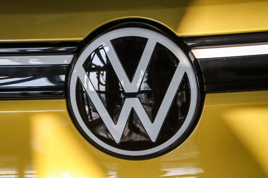 epa09098548 A view of a Volkswagen logo on an electric car ID.4 inside one of the car towers at the Volkswagen Autostadt Wolfsburg, Germany, 26 March 2021. German car maker Volkswagen starts the deliv ...