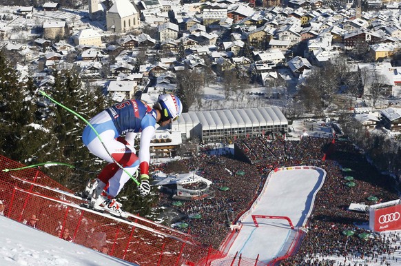 Alpine Skiing - FIS Alpine Skiing World Cup - Men&#039;s Downhill Race - Kitzbuehel, Austria - 21/01/17 - Carlo Janka of Switzerland in action. REUTERS/Dominic Ebenbichler
